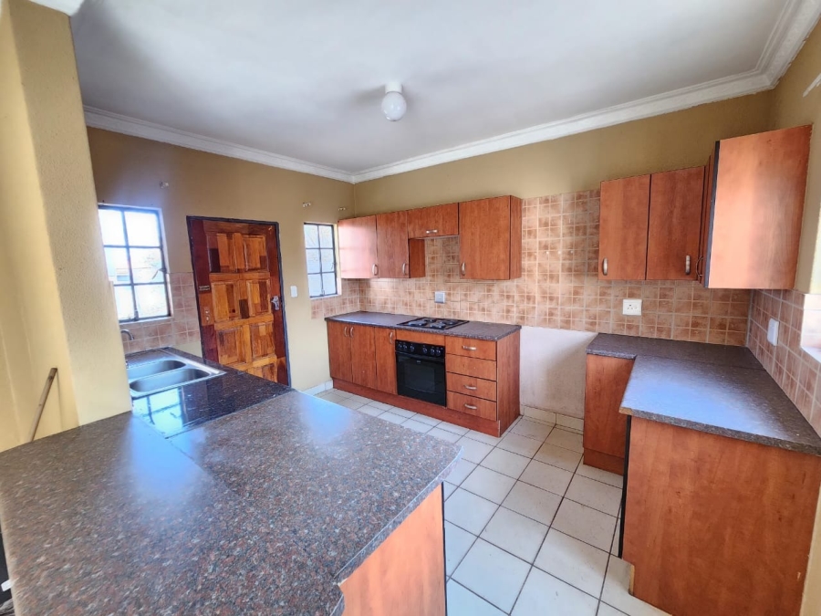 To Let 3 Bedroom Property for Rent in Geelhoutpark North West